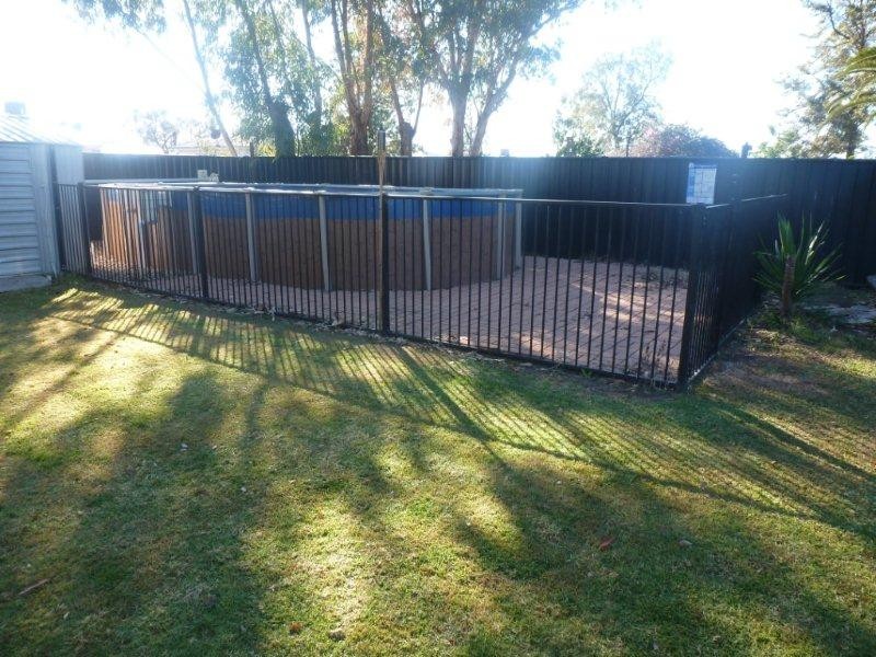 29 CHARLES ST, Surat QLD 4417