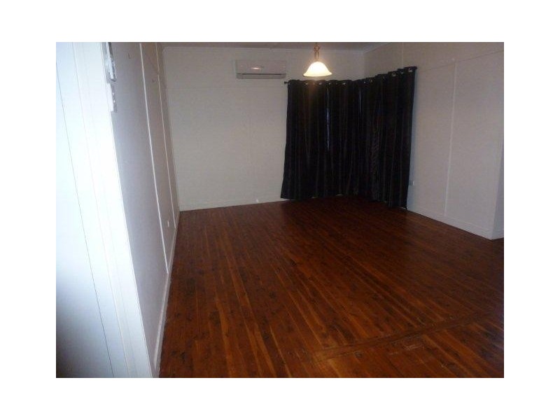 29 CHARLES ST, Surat QLD 4417