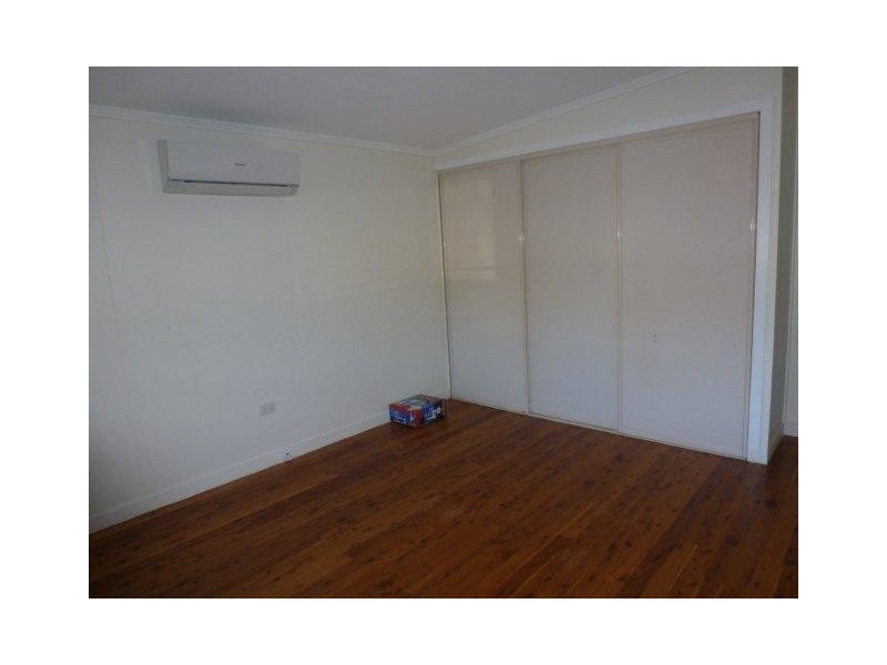 29 CHARLES ST, Surat QLD 4417