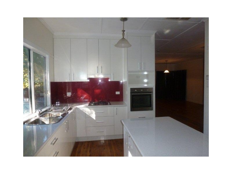 29 CHARLES ST, Surat QLD 4417
