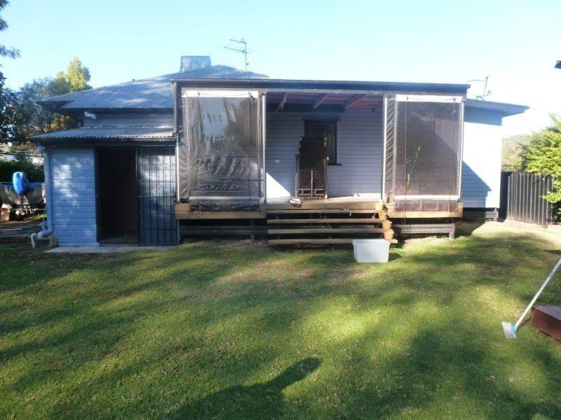29 CHARLES ST, Surat QLD 4417