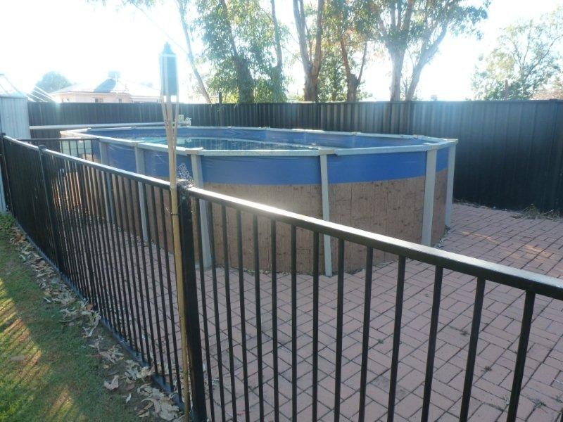 29 CHARLES ST, Surat QLD 4417