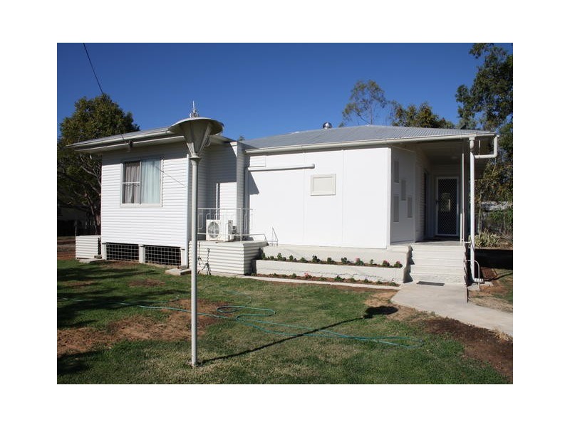 1 FLORA STREET, Blackall QLD 4472