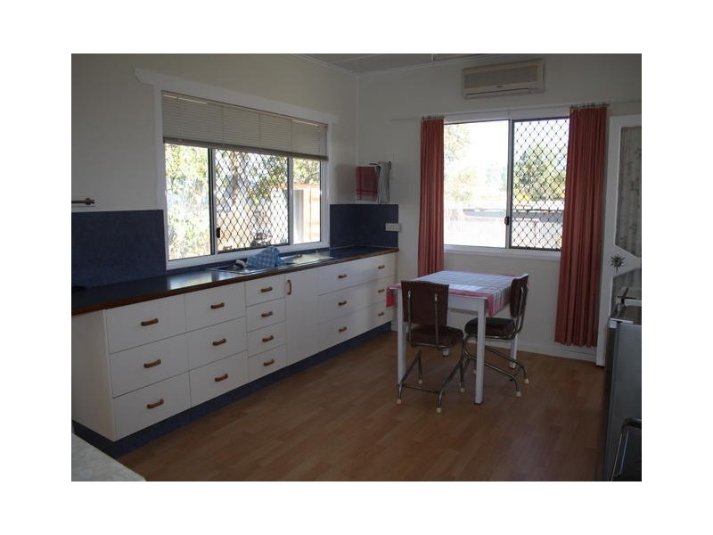 1 FLORA STREET, Blackall QLD 4472