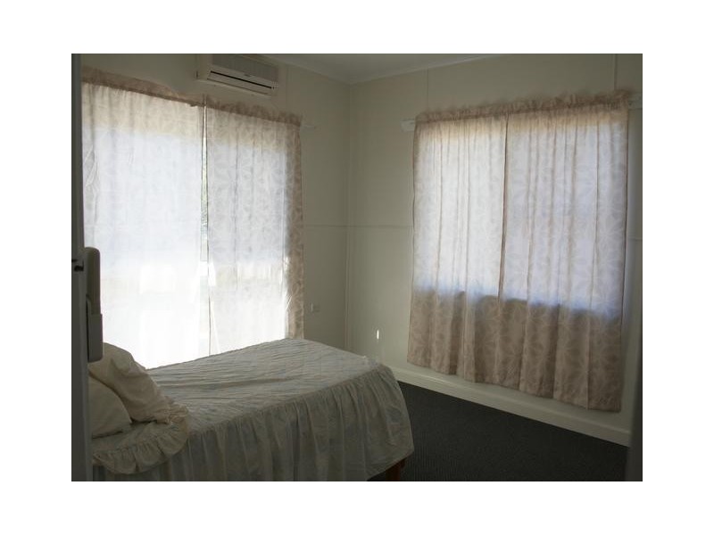 1 FLORA STREET, Blackall QLD 4472