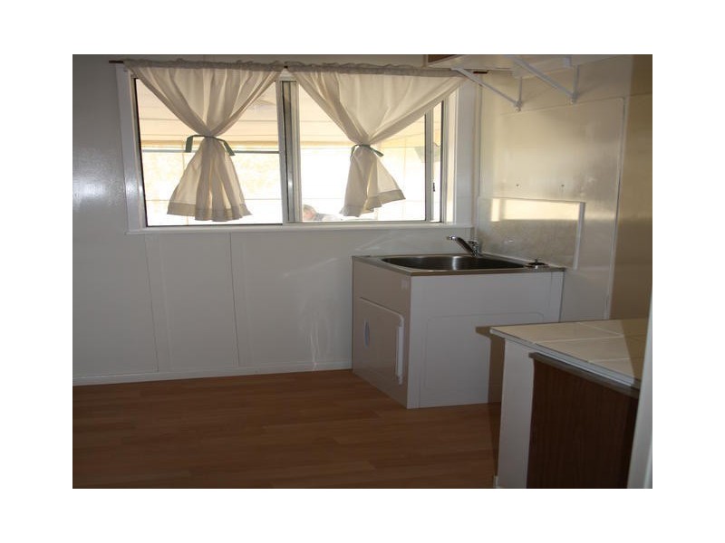 1 FLORA STREET, Blackall QLD 4472