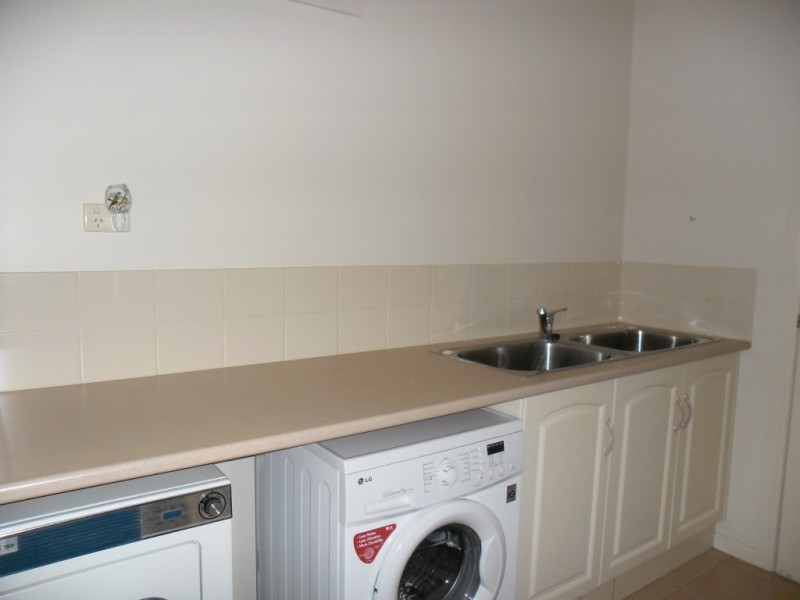 5 LAWTON PLACE, Miles QLD 4415