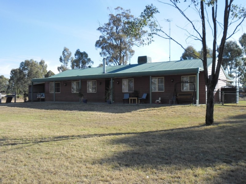 99 Racecourse Road, Miles QLD 4415