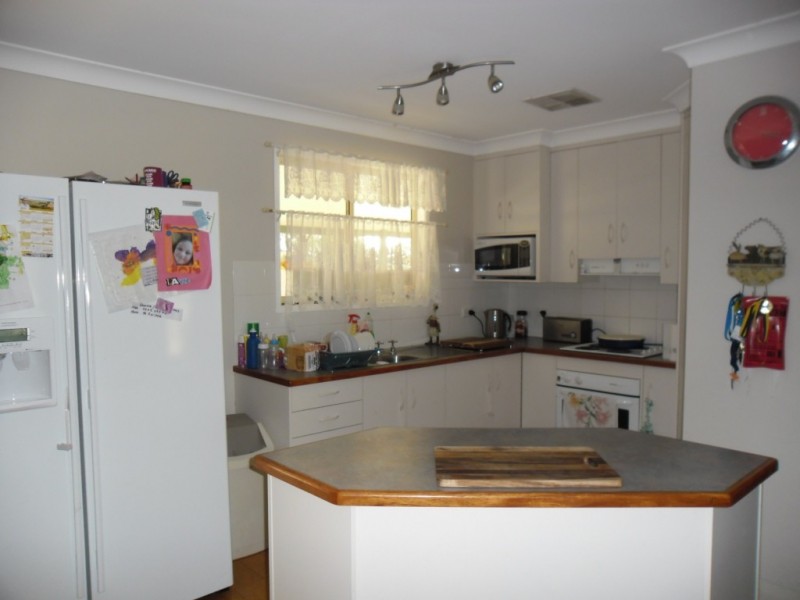 99 Racecourse Road, Miles QLD 4415