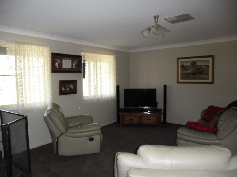 99 Racecourse Road, Miles QLD 4415