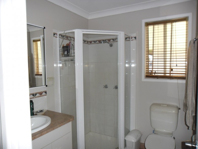 99 Racecourse Road, Miles QLD 4415