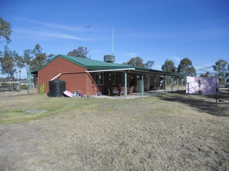 99 Racecourse Road, Miles QLD 4415