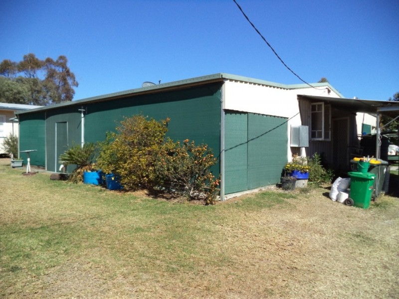 7 Temple Street, Dulacca QLD 4425