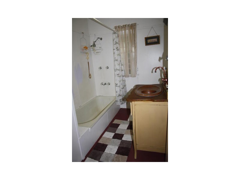 8 ROSE STREET, Blackall QLD 4472