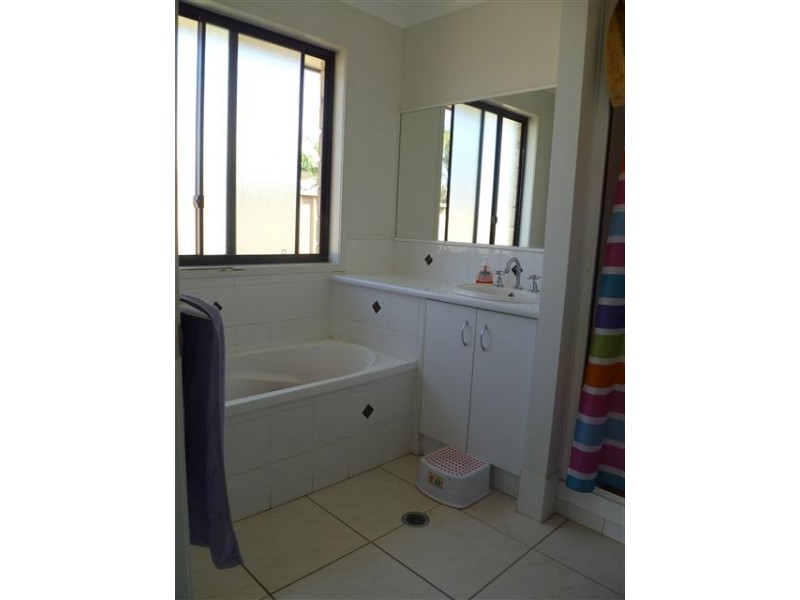 124 BOWEN ST, Roma QLD 4455