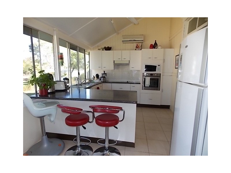 54 SHAMROCK STREET, Blackall QLD 4472