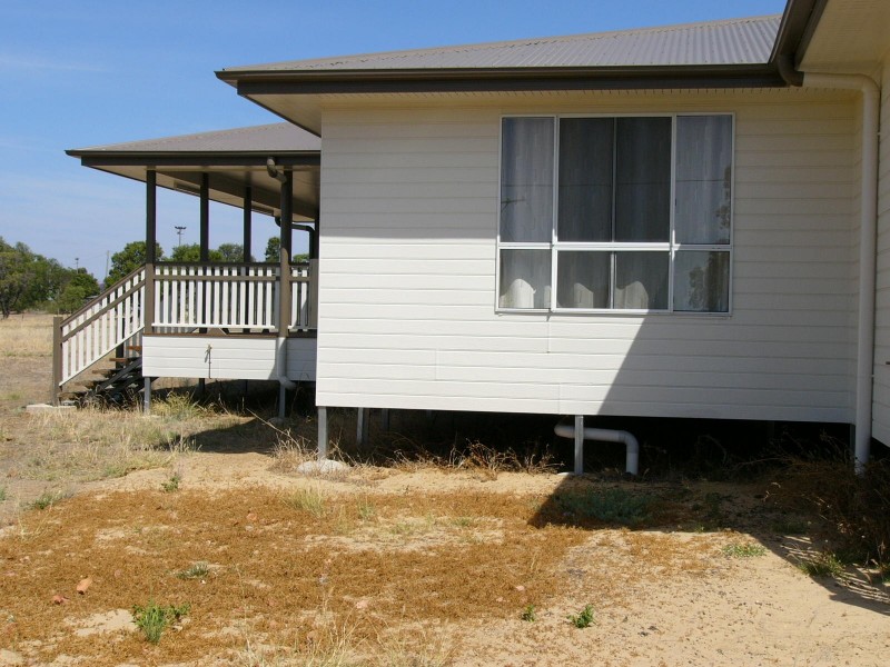 14 Bonner Street, Taroom QLD 4420