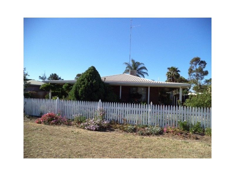 87 Edith Street, Miles QLD 4415