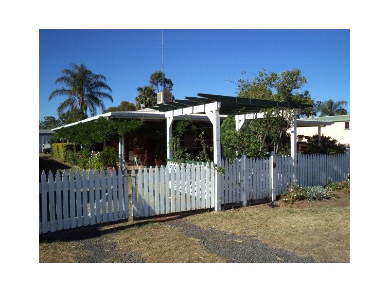 87 Edith Street, Miles QLD 4415