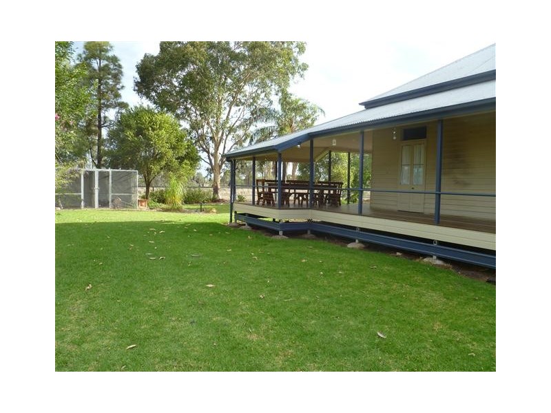 50 BUNGEWOGORAI RD, Roma QLD 4455