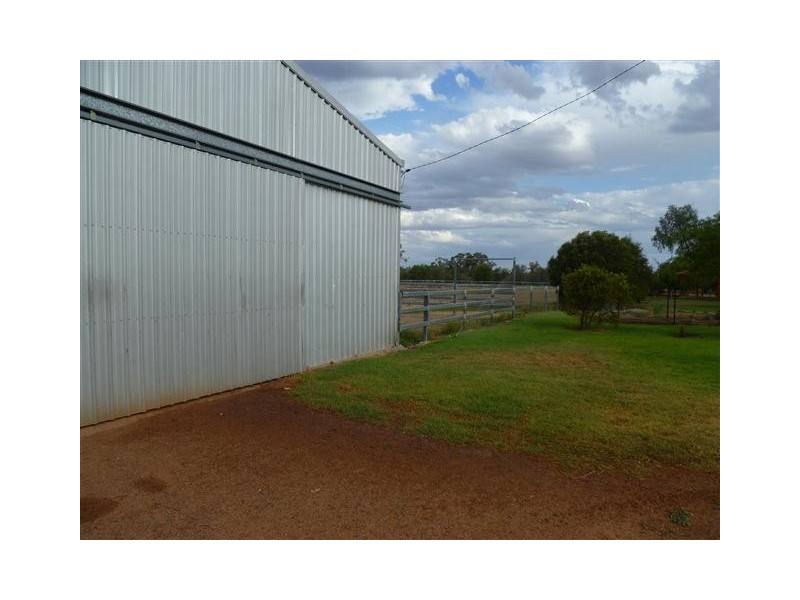 50 BUNGEWOGORAI RD, Roma QLD 4455