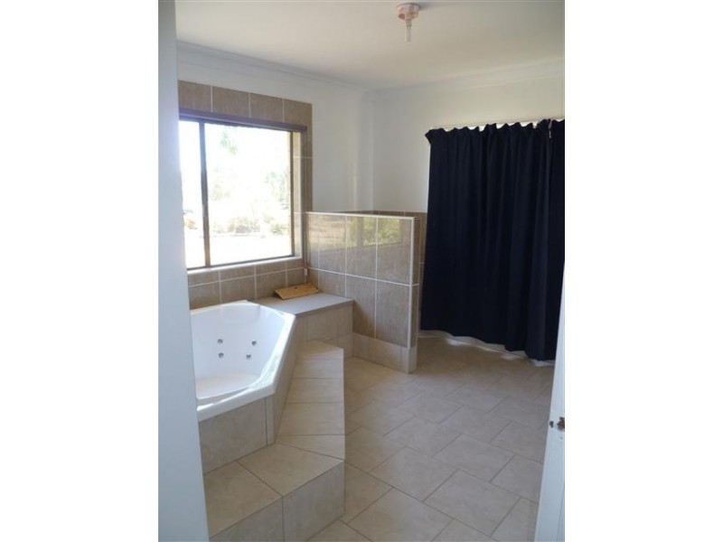 33-37 EDWARDES ST, Roma QLD 4455
