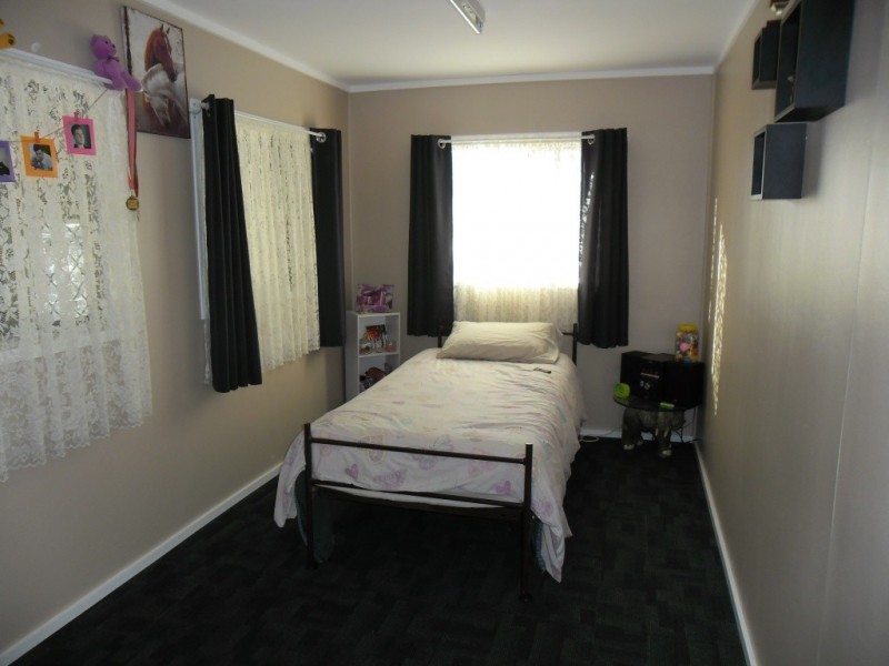 13 CENTENARY AVENUE, Miles QLD 4415
