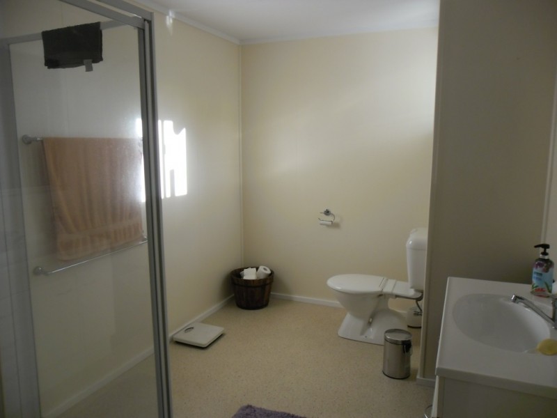 13 CENTENARY AVENUE, Miles QLD 4415