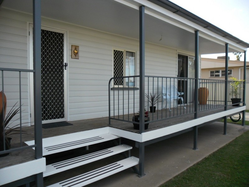 13 CENTENARY AVENUE, Miles QLD 4415