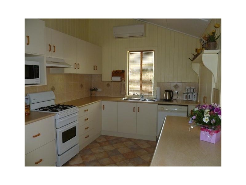 41 Northern Road, Roma QLD 4455