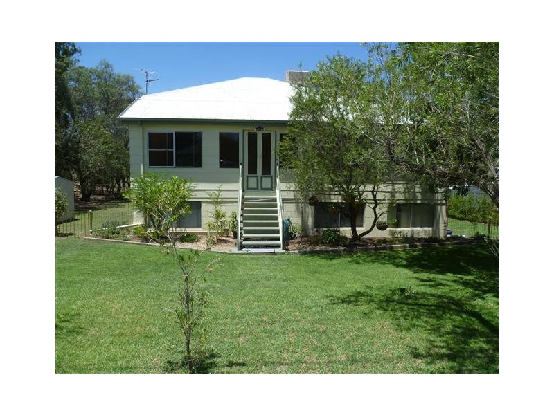 41 Northern Road, Roma QLD 4455