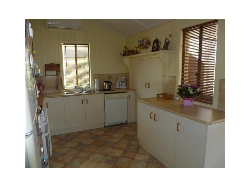 41 Northern Road, Roma QLD 4455