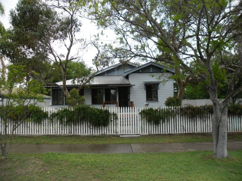 6 EDITH ST, Miles QLD 4415