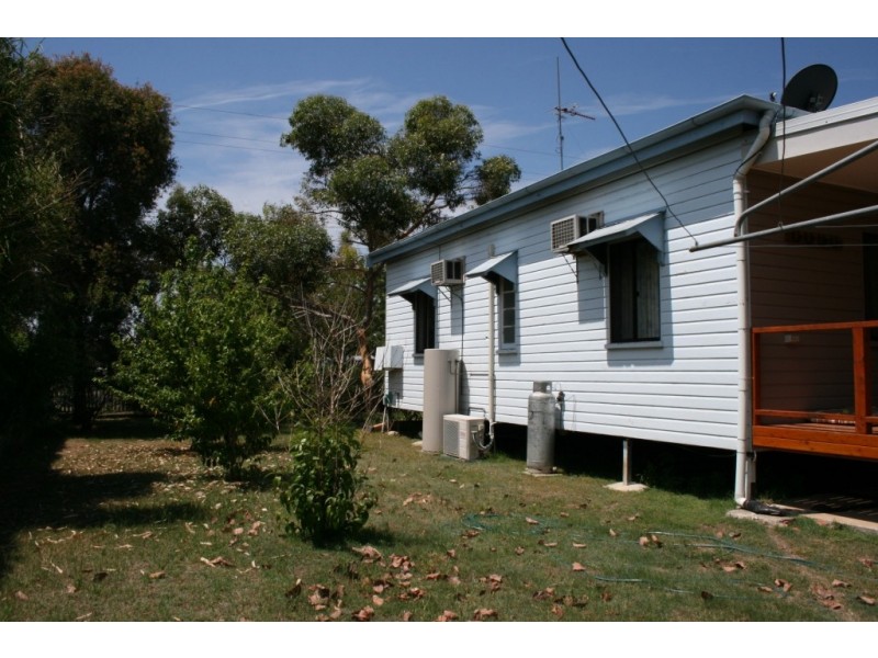 6 EDITH ST, Miles QLD 4415