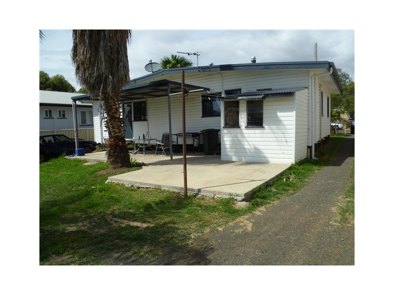 4 Eva Street, Roma QLD 4455