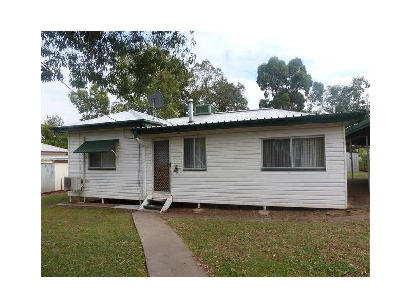 45 Robert St, Surat QLD 4417
