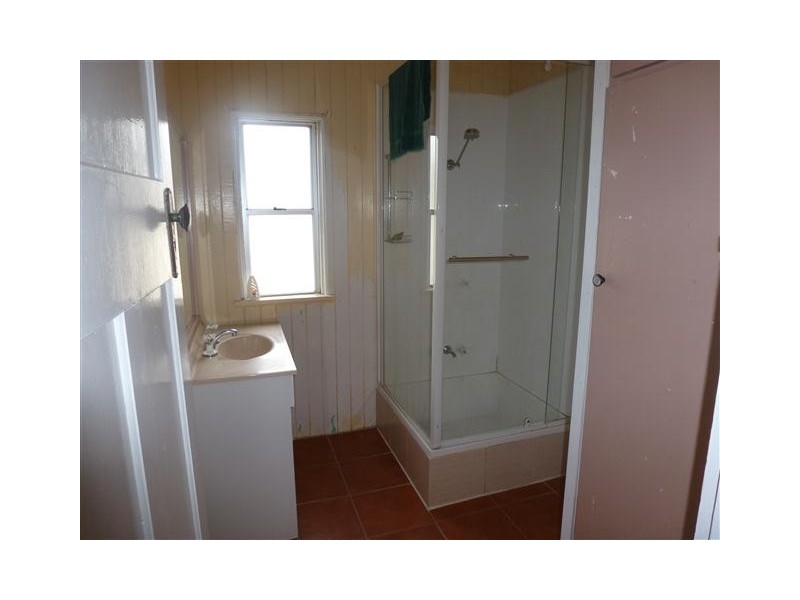 45 Robert St, Surat QLD 4417