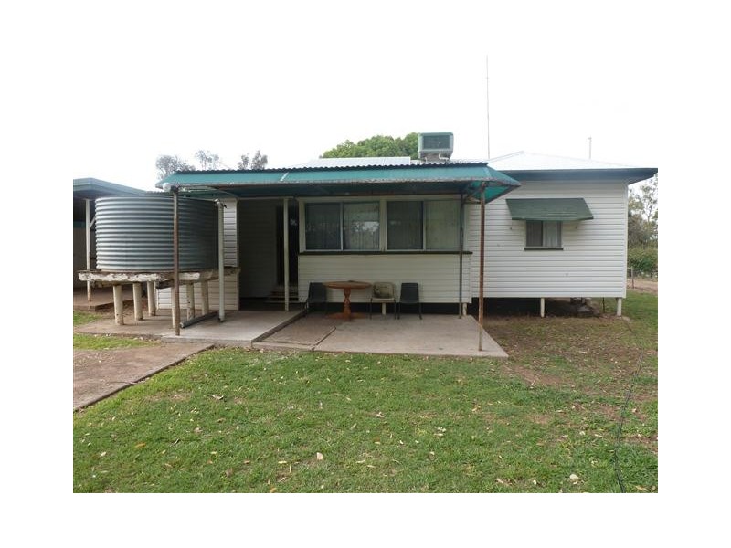 45 Robert St, Surat QLD 4417