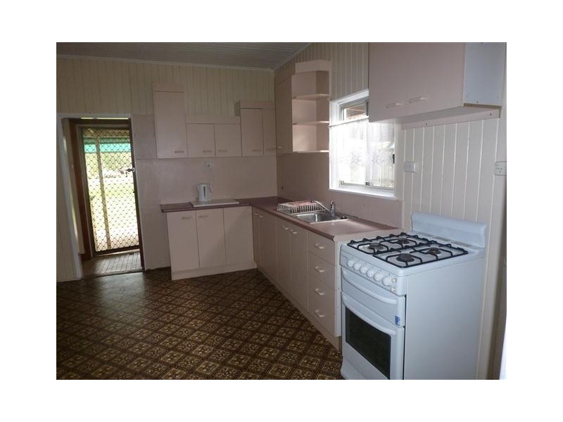 45 Robert St, Surat QLD 4417