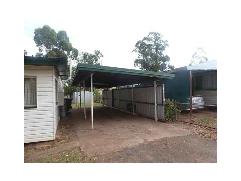 45 Robert St, Surat QLD 4417