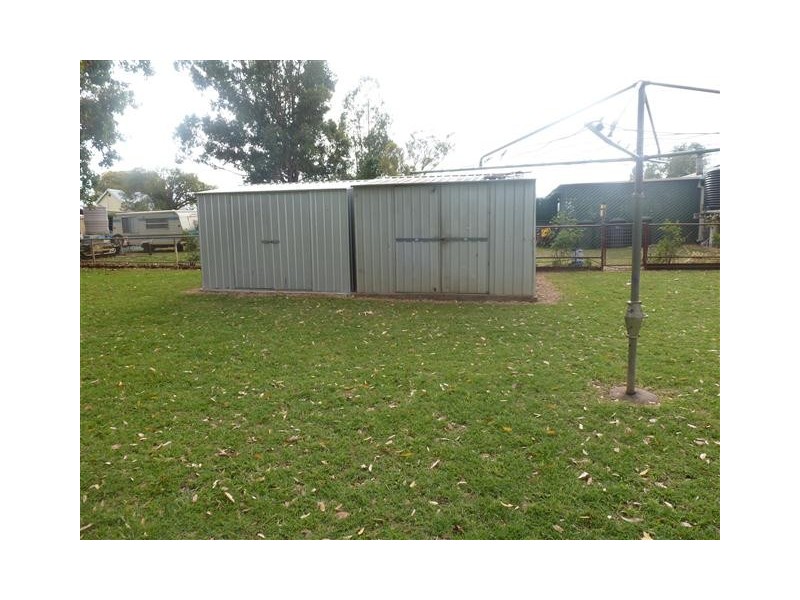 45 Robert St, Surat QLD 4417