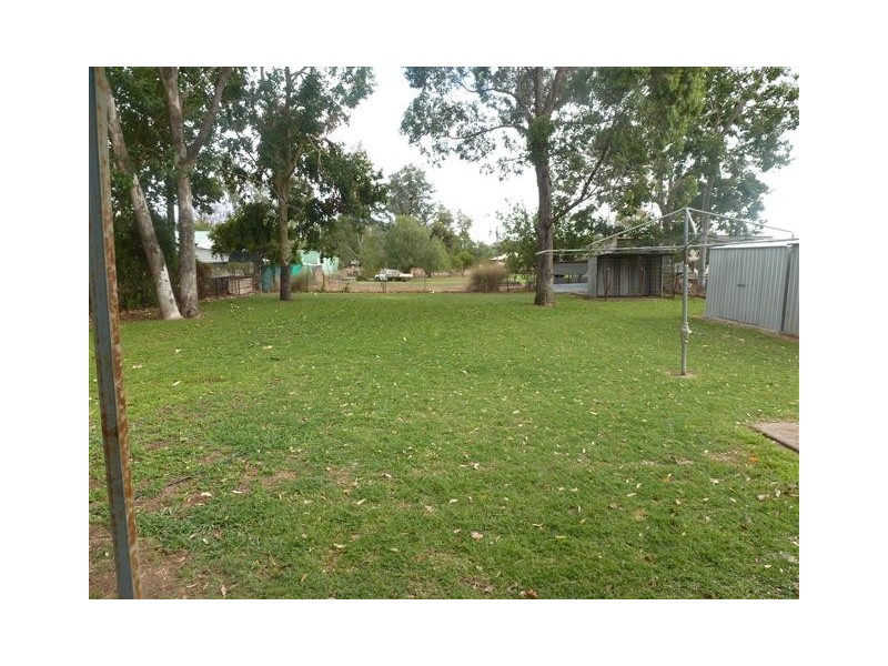 45 Robert St, Surat QLD 4417