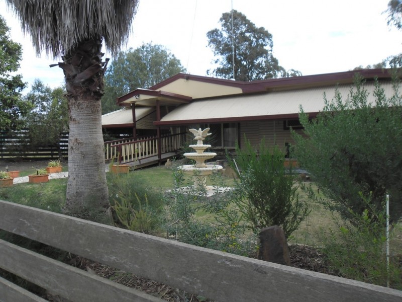 11 Temple Street, Dulacca QLD 4425