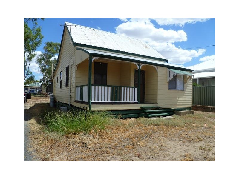 16 HOFFMAN ST, Roma QLD 4455