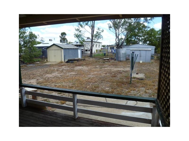 16 HOFFMAN ST, Roma QLD 4455