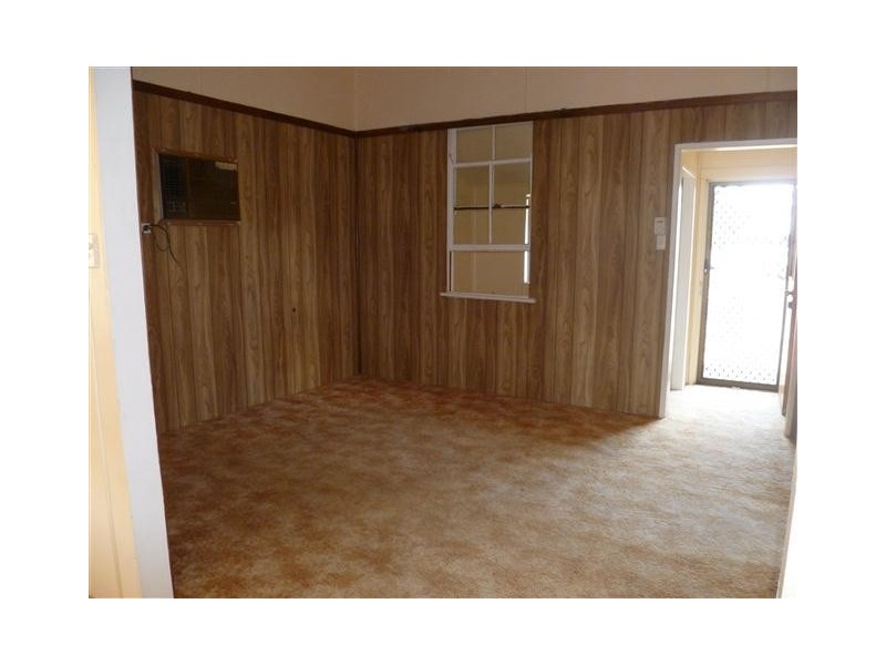 16 HOFFMAN ST, Roma QLD 4455