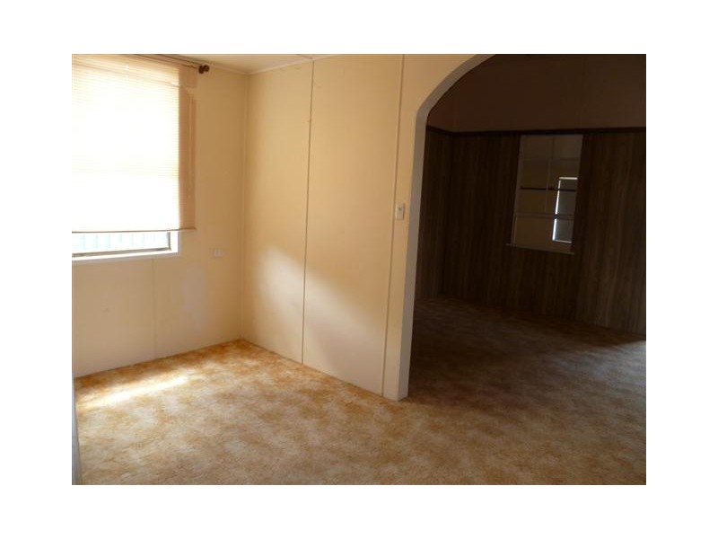 16 HOFFMAN ST, Roma QLD 4455