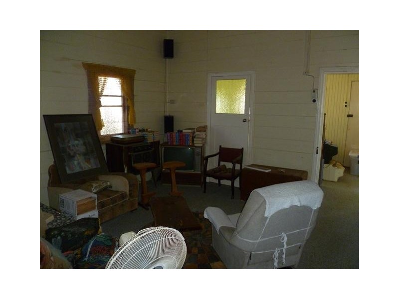 11 CREEK ST, Yuleba QLD 4427