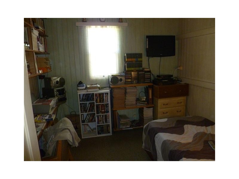 11 CREEK ST, Yuleba QLD 4427