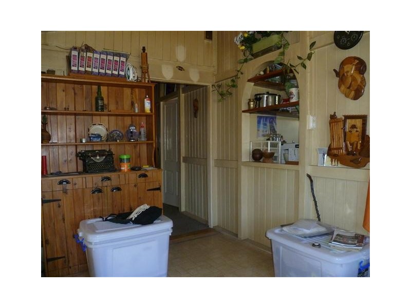 11 CREEK ST, Yuleba QLD 4427